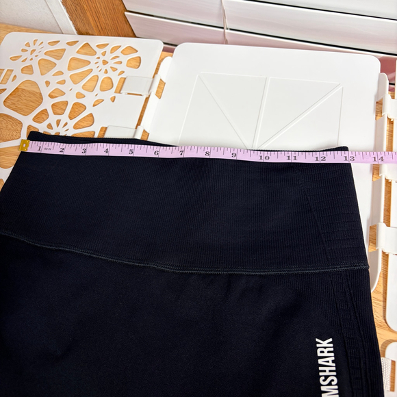 Women's Gymshark Black Cropped Cutout Leggings Size Medium, Excellent Condition - Picture 6 of 8